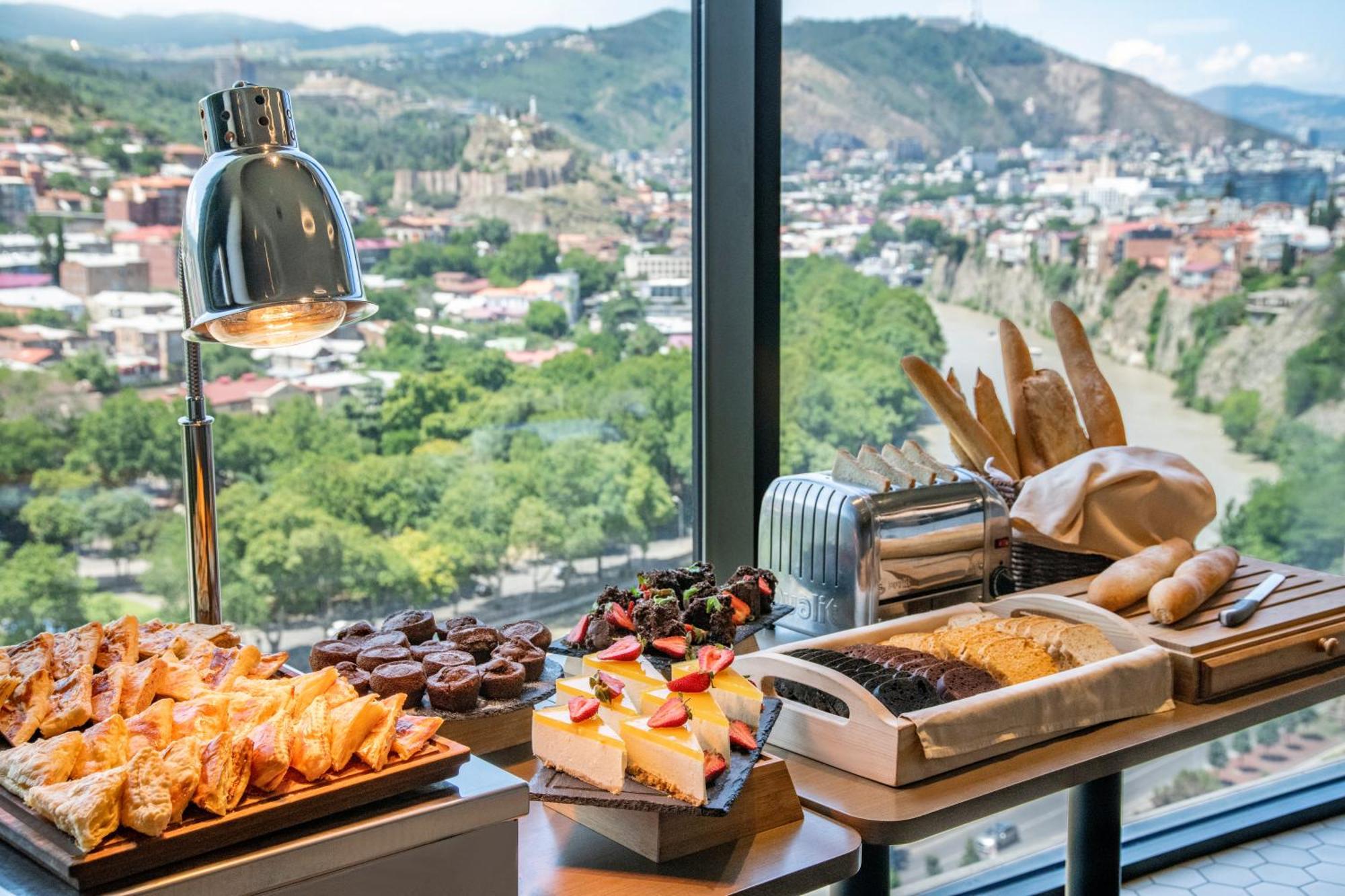 Hotel Golden Tulip Design Tbilisi Esterno foto